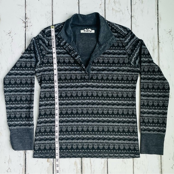 Kavu 1/4 Button Up Layering Over Shirt in Black and Gray - Picture 4 of 9